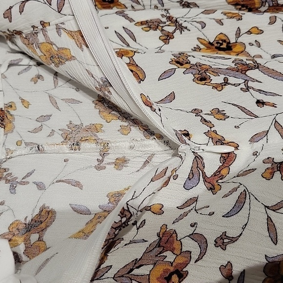 Ivy & Main Women's beautiful patterned wide-leg pants, size large, boho - Picture 3 of 6